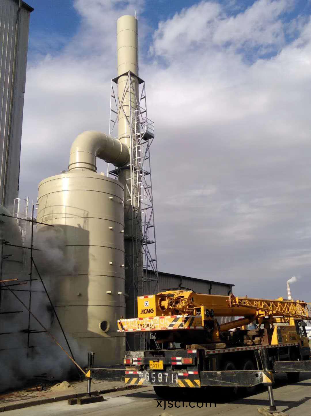 河南某(mou)公司尾氣吸收墖(ta)